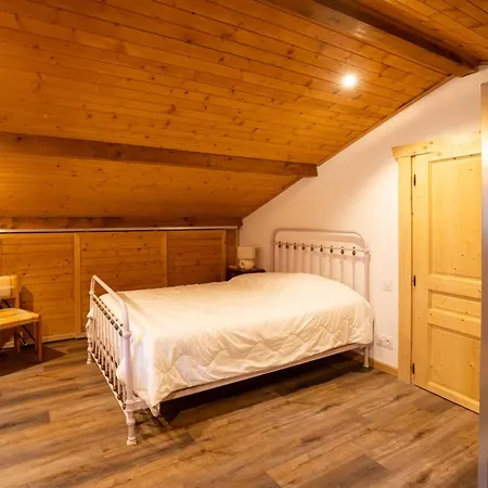 Spacieux 12 Pers, 4 Ch, 4 Sdb, Cuisine Equipee, Parking, Cheminee - Fr-1-676-201